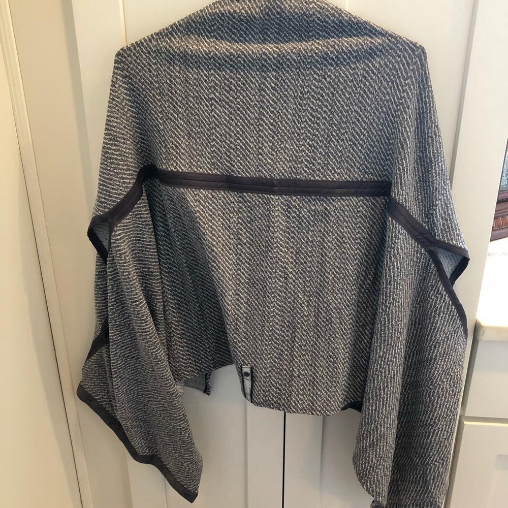 Lululemon wrap